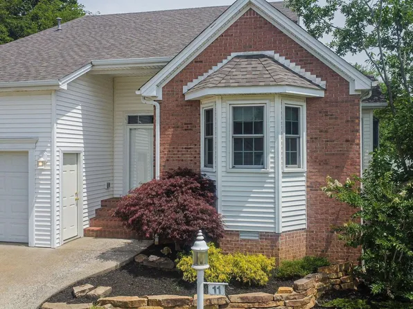 11 Village Dr W, Paducah, KY 42003