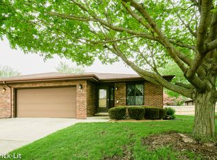 902 Shagbark Rd, New Lenox, IL 60451