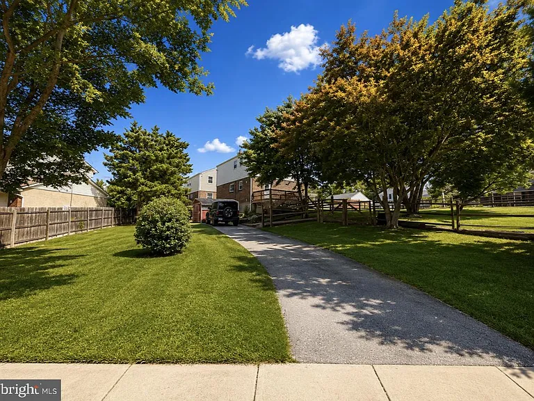 256 W Beidler Rd — Photo 3