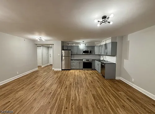 60 Parkway Dr E Photo 1