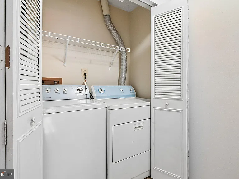 5515 Woodlawn Manor Ct — Photo 22
