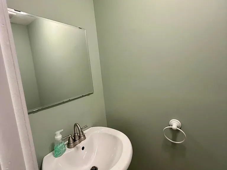 411 E Lorraine Ave — Photo 10