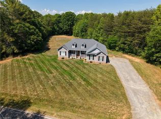 552 Tom Hunter Rd, Pilot Mtn, NC 27041