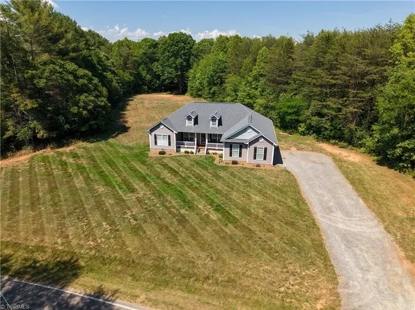 552 Tom Hunter Rd, Pilot Mtn, NC 27041