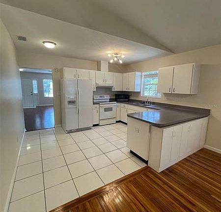5th image of 3915 W Swann Ave