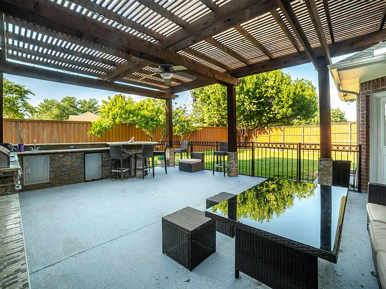 8412 Pioneer Dr — Photo 23