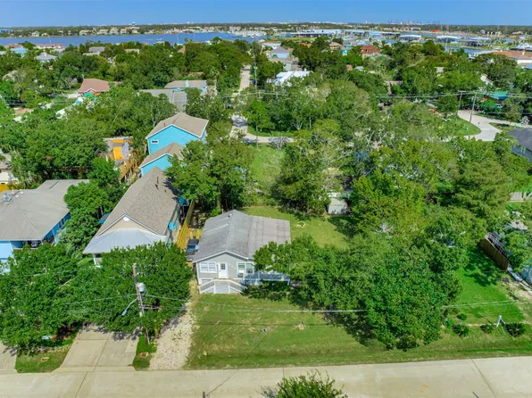 914 Hawthorne Rd, Clear Lake Shores, TX 77565