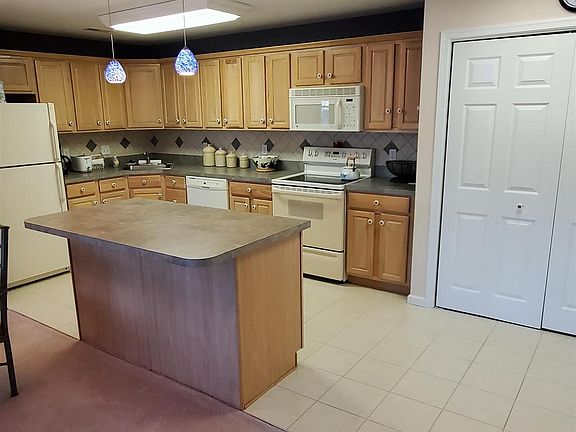 2nd image of 722 Haven Ave Floor 2