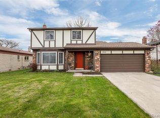 3512 Gloucester Dr, Sterling Heights, MI 48310