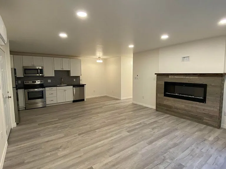 University Park Apartments near Cornell University — Photo 881