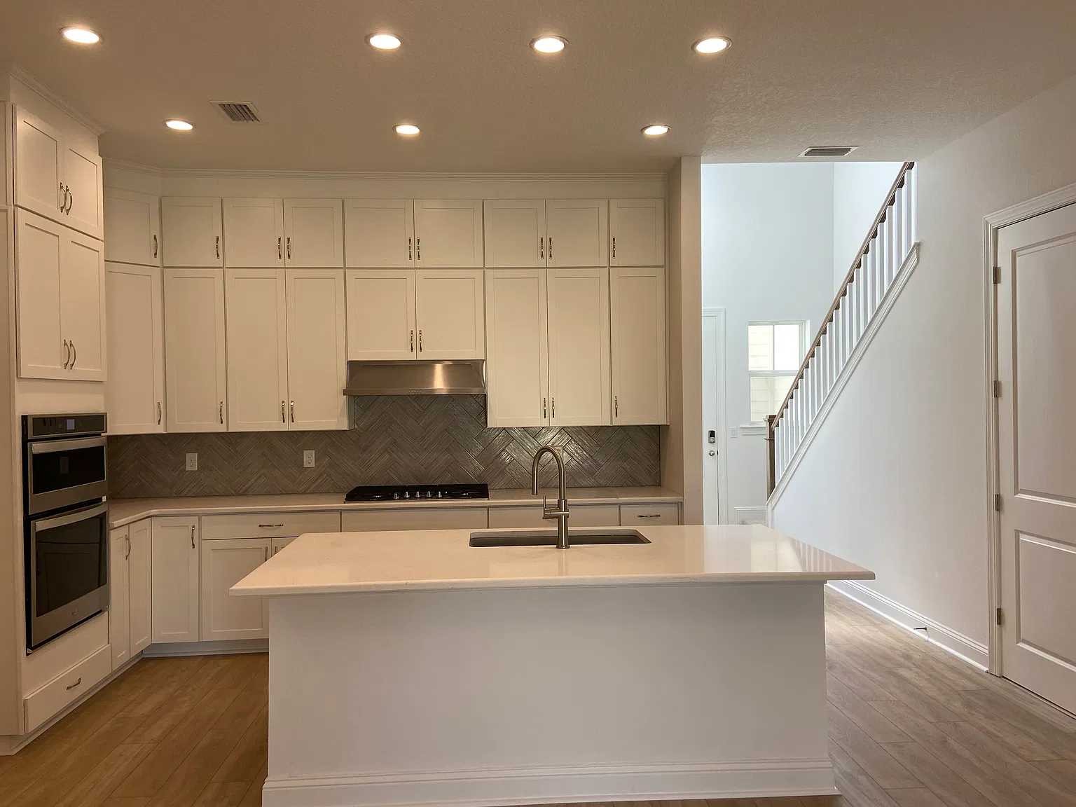 3 bed, 2.5 bath, 2942 sqft, $3,700 — Photo 2