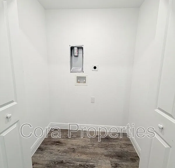 401 E Pearl St — Photo 9