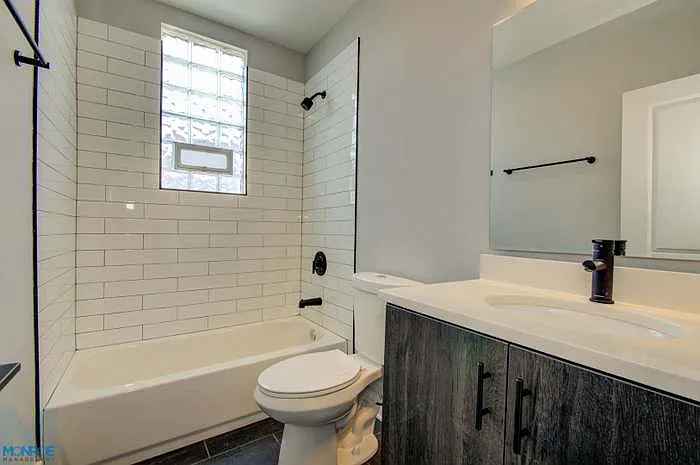 1317 W Erie St #1R — Photo 6