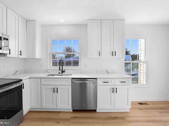 3rd image of 1742 Tiger Lily Cir