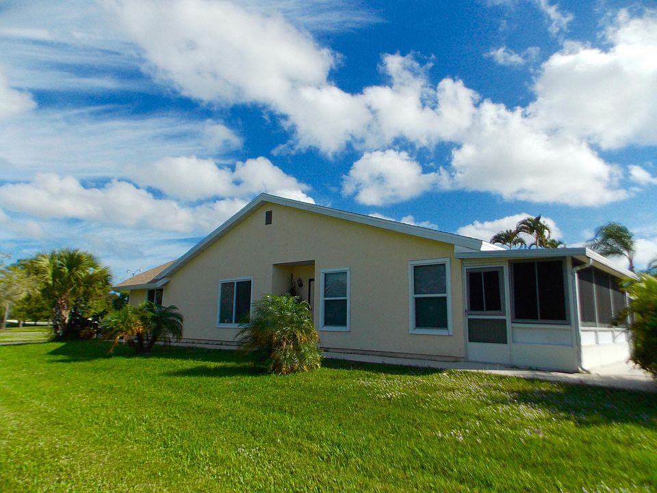 1st image of 1725 SE Ryecroft Court