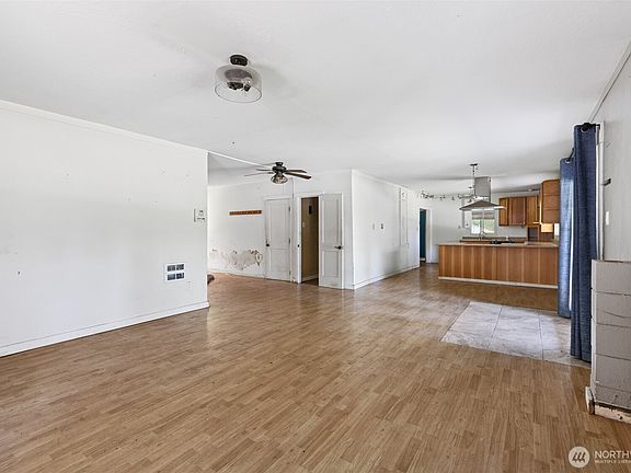 3rd image of 33 Baskins Road