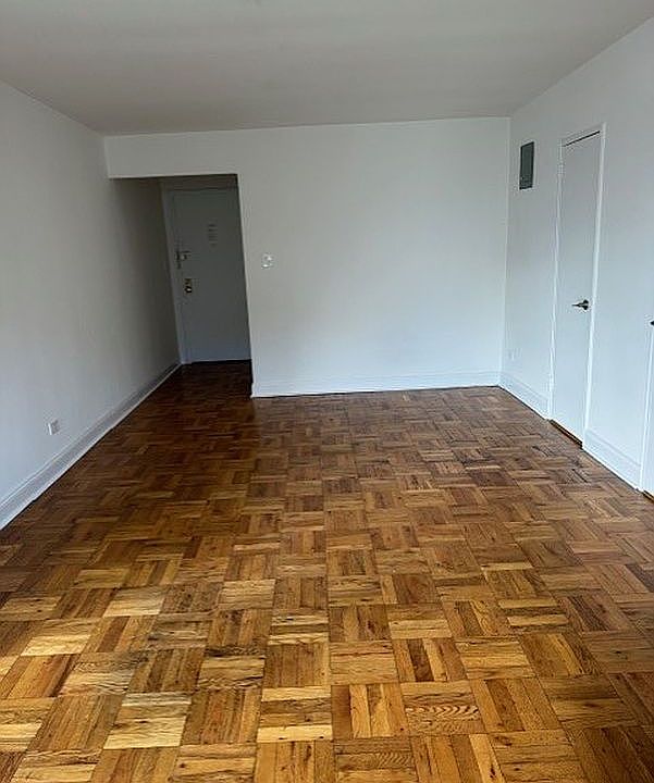 2nd image of 285 E 35th St APT 2A