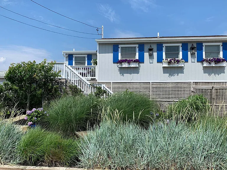 52 Harbor Rd — Photo 2