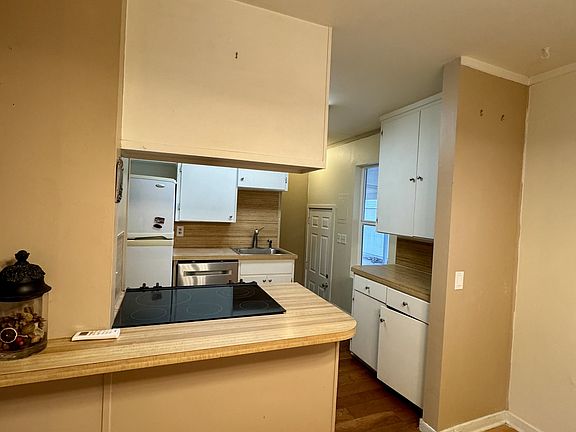 5th image of 213 Casey Ave #213