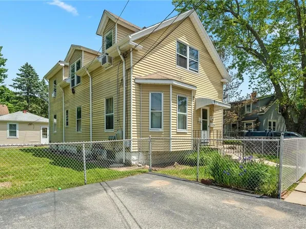 3 Meadow Ct, Smithfield, RI 02917