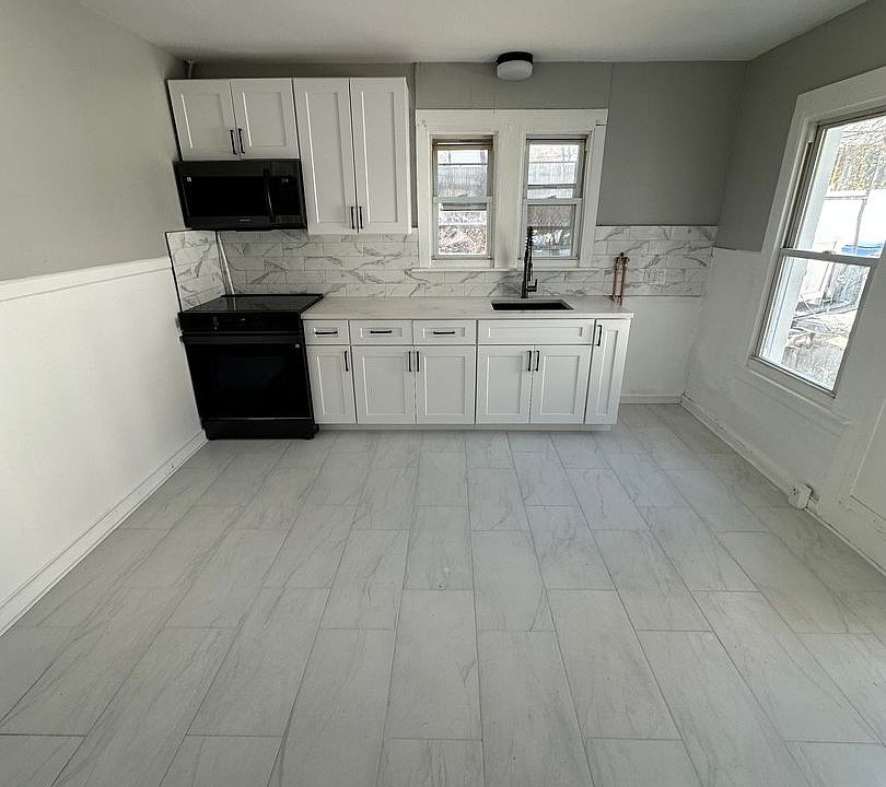 1st image of 463 Main St