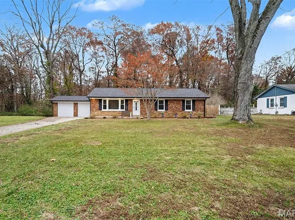 43 Harmon Dr, Lebanon, IL 62254