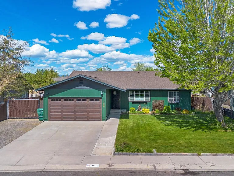 1380 Patricia Dr — Photo 1