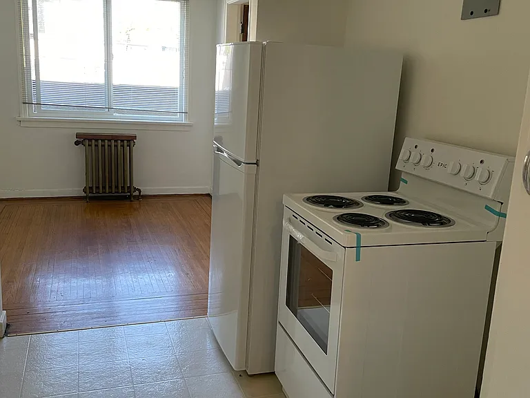 1245 Bute St — Photo 5