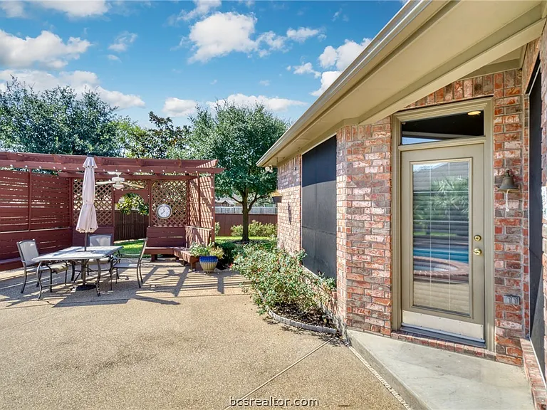 602 Clovis Ct — Photo 35