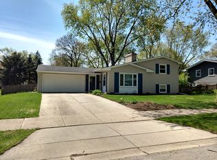 120 Thrush Ln, Naperville, IL 60540