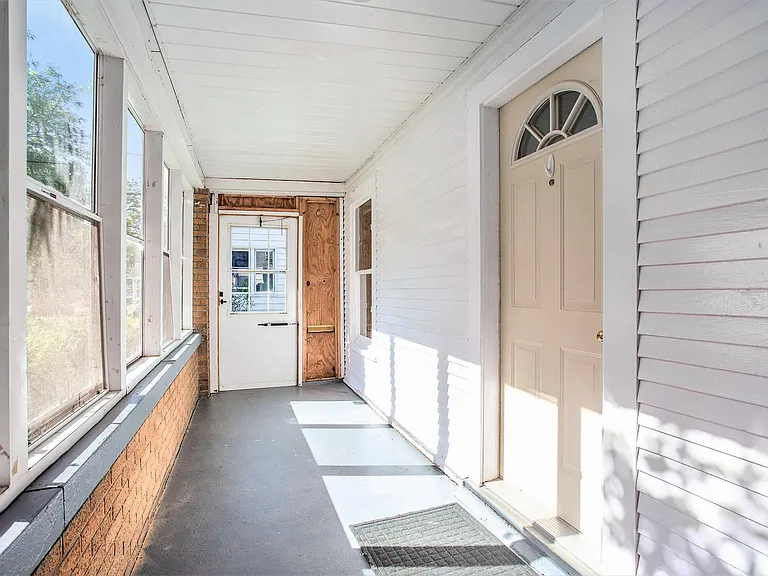 1115 Diamond Ave NE — Photo 4