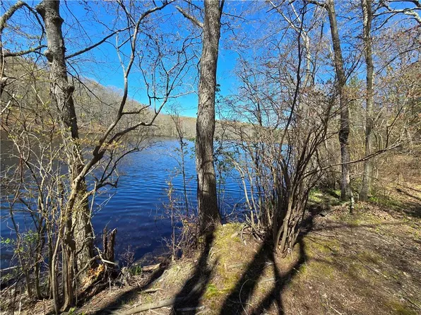 210 Log Rd, Smithfield, RI 02917