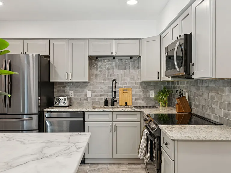 1013 Brink Pl — Photo 8