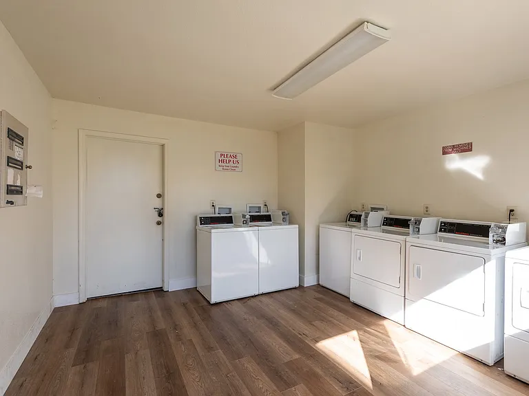 Vista Linda Apartments — Photo 13