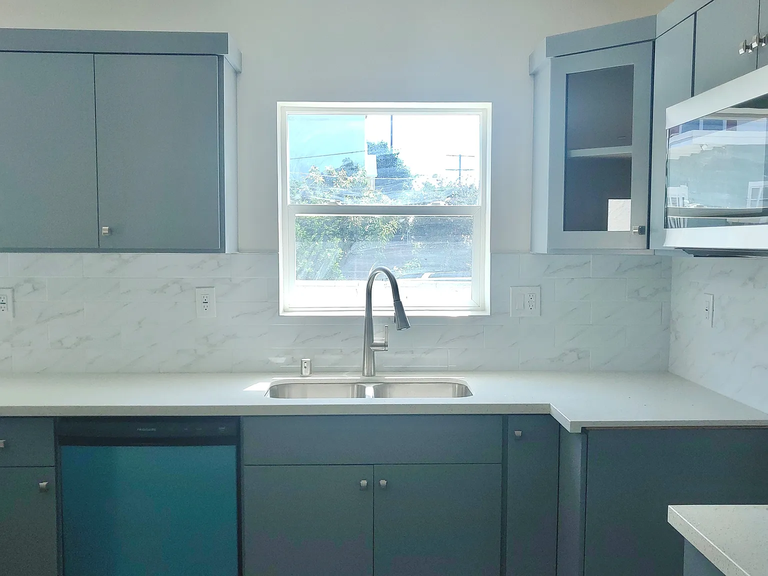 1346 1/2 W 37th Pl — Photo 3