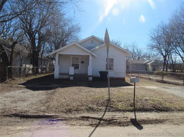 611 W 14th St, Ada, OK 74820