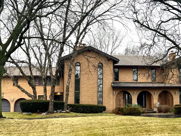 5 Kingston Dr, Oak Brook, IL 60523