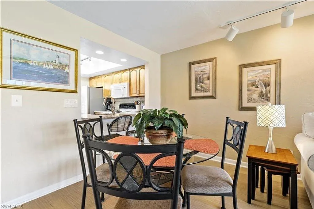 2 bed, 1.0 bath, 766 sqft, $1,700 — Photo 2