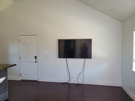 3rd image of 15105 Union Ave #1