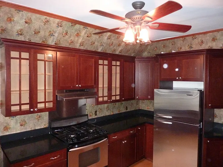 1059 Hague Ave — Photo 2