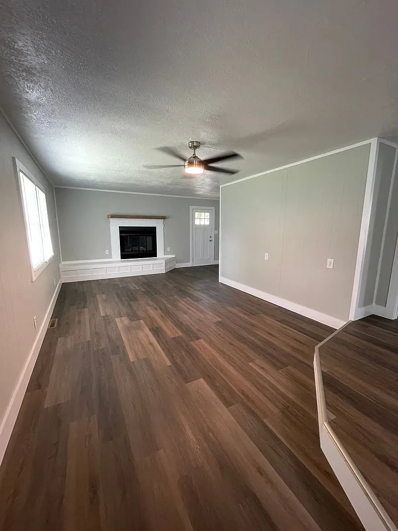 Three Bedroom Near Columbian Park — Photo 1