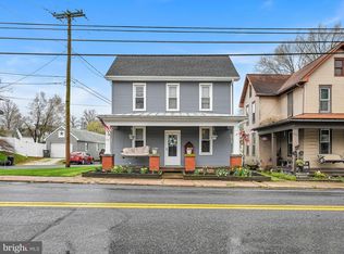 73 E Main St, Reinholds, PA 17569
