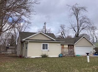 9152 Mandon Rd, White Lake, MI 48386