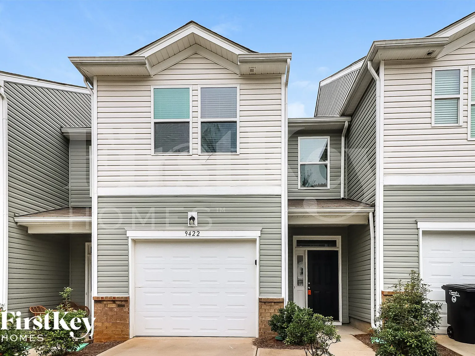 3 bed, 2.5 bath, 1609 sqft, $2,155 — Photo 2
