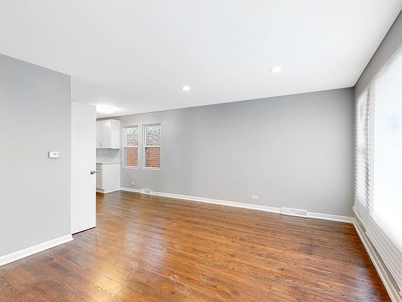 3rd image of 6939 S King Dr