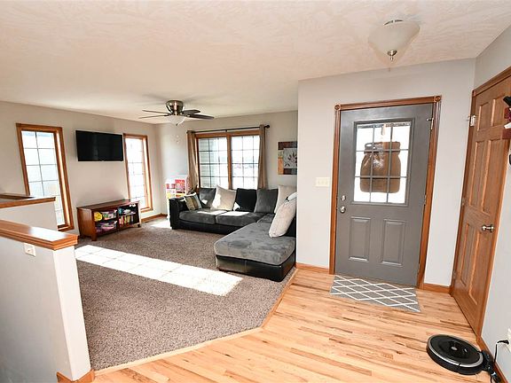 2nd image of 821 15th Ave