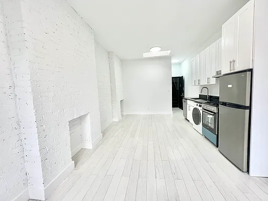 Rented by Bond New York | media 25