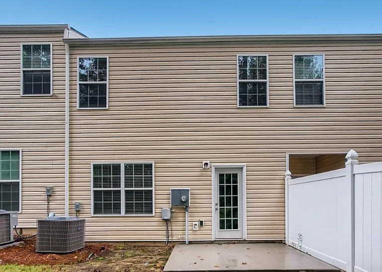 4040 Queensbridge Rd — Photo 23