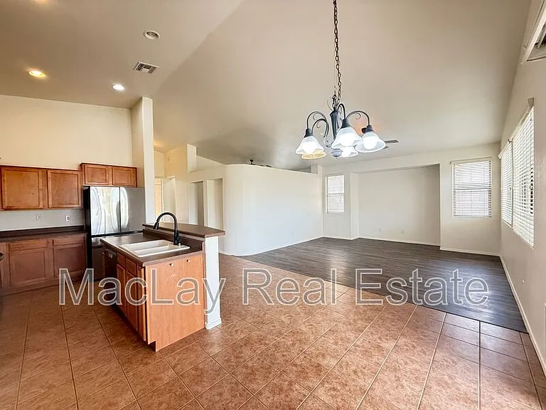 8311 S 23rd Pl — Photo 7
