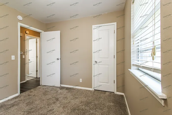 606 E Toledo Pl — Photo 9